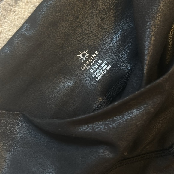 Aerie Offline Crossover Waist Shine Pebbled Faux Leather Leggings | Black | Sz M - Picture 4 of 5